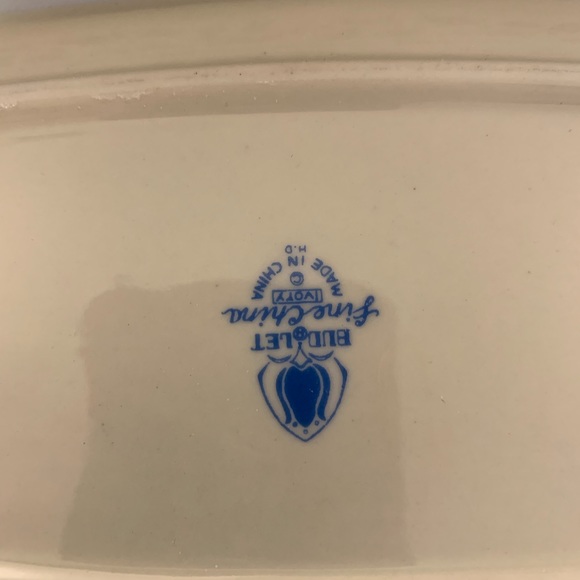 Budlet Fine China Hollies & Berries Butter Dish - Great Holiday Decoration! - Picture 4 of 5